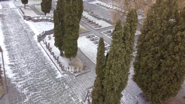 希尔的荣耀。利沃夫,乌克兰。纪念在1914年- 1915年死于加利西亚的士兵和参加1944年解放利沃夫的苏联士兵。视频素材