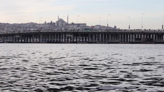 从Beyoğlu区看到的金角。视频素材