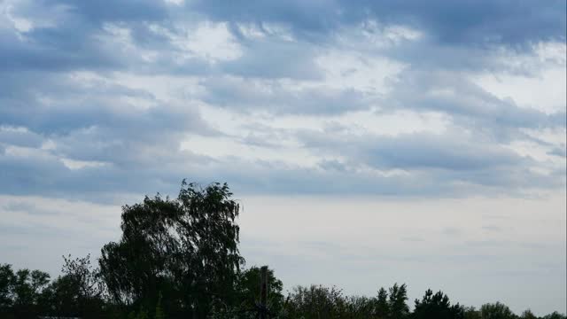 晚霞飘过天空，风吹风景。间隔拍摄视频素材