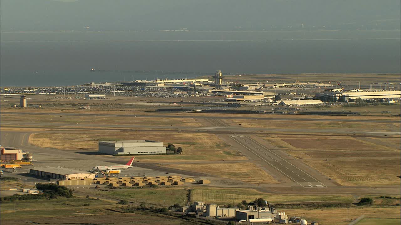 美国加州航空公司奥克兰机场商务城视频素材