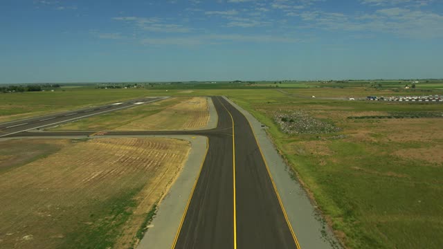 美国航空爱达荷机场航空跑道飞行飞机视频素材