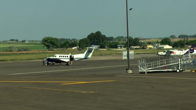 美国加州航空机场商务飞机联邦快递旅行视频素材