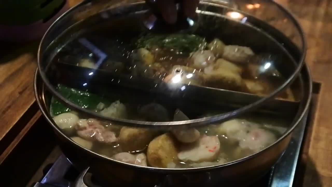 煮熟的肉和蔬菜的日本食物视频素材