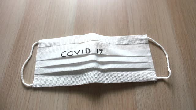 Covid - 19疫情意识、丝带和面具视频素材