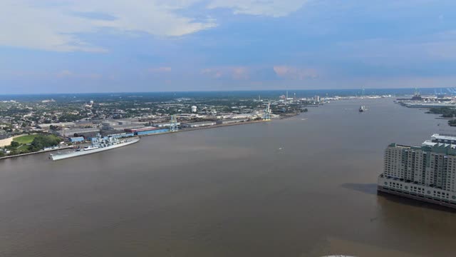 鸟瞰图的基础设施城市沿特拉华河费城宾夕法尼亚州天际线视频素材