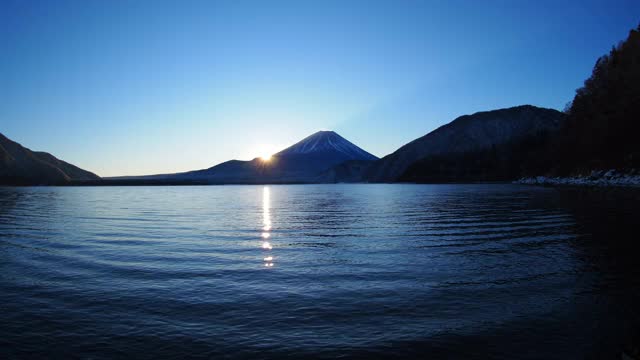 富士山和元津湖日出日本山梨县4公里视频素材