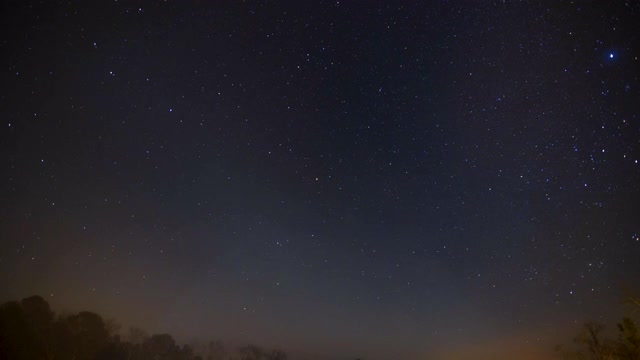 星星在夜空升起，时光流逝视频素材