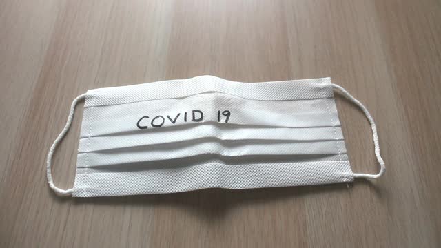 Covid - 19疫情意识、丝带和面具视频素材