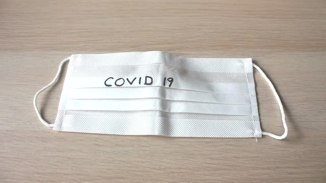 Covid - 19疫情意识、丝带和面具视频素材