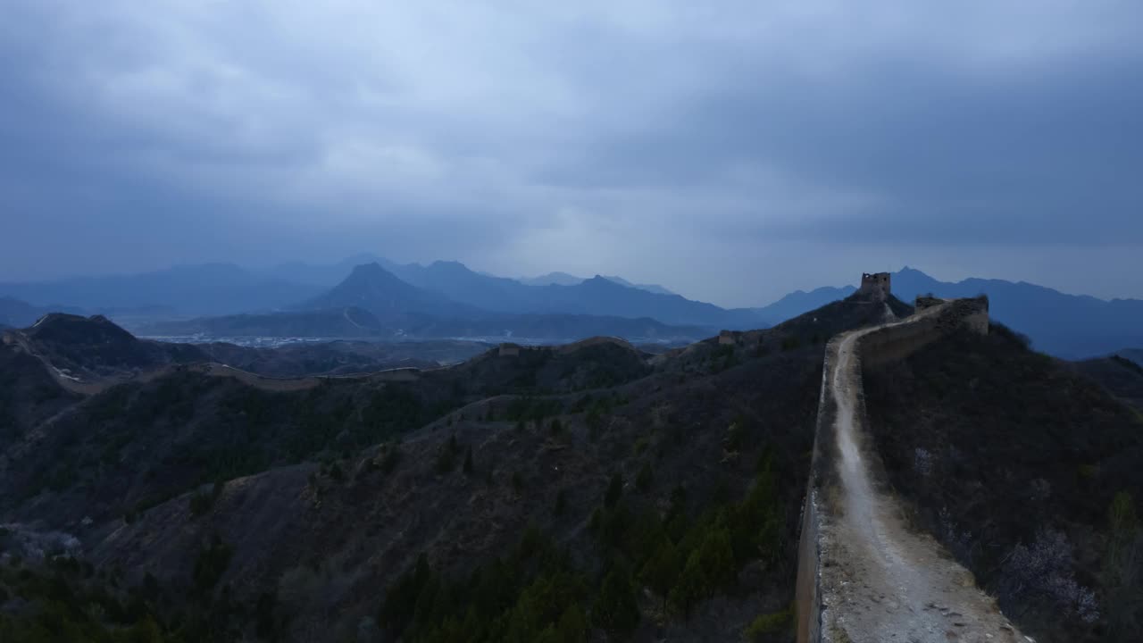 中国春天的长城，云雾景象(延时)视频素材