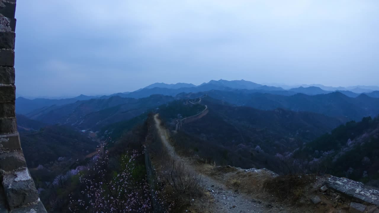 中国春天的长城，云雾景象(延时)视频素材