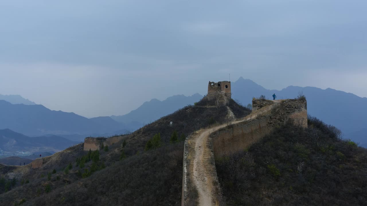 中国春天的长城，云雾景象(延时)视频素材