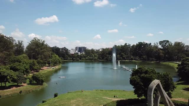 鸟瞰Ibirapuera公园喷泉，São圣保罗，巴西视频素材