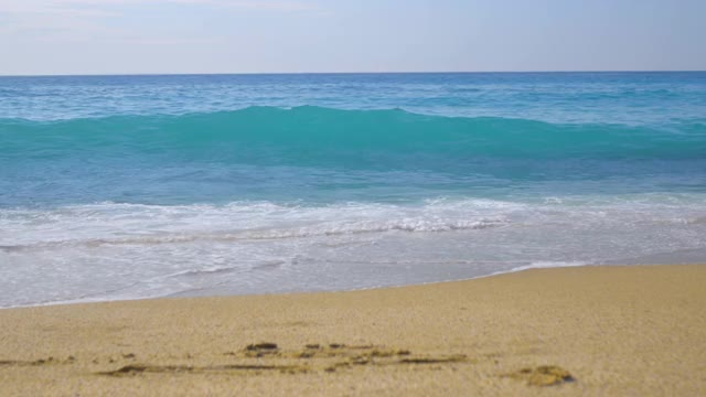 地中海，海浪和沙滩视频素材