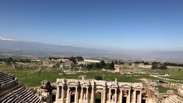 土耳其，德尼兹利省，Pamukkale，考古遗址(联合国教科文组织遗址)，希拉波利斯剧院视频素材