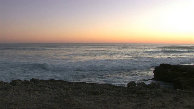 海浪日落视频素材