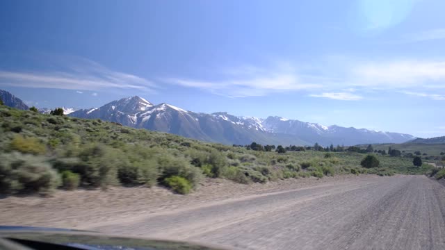 约塞米蒂山谷与埃尔卡皮坦，布瑞达威尔瀑布和半圆顶隧道视图，约塞米蒂，加利福尼亚州，美国。视频素材