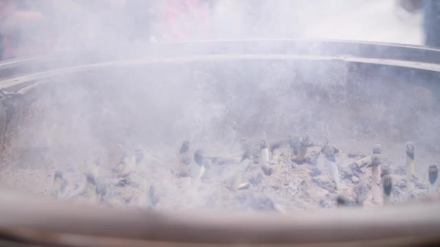 熏香镜头，日本寺庙视频素材