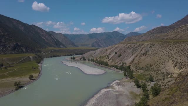 阿尔泰山卡顿河和楚亚河汇流视频素材