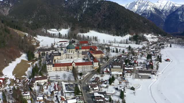 德国，巴伐利亚，Garmisch Partenkichen, Ettal修道院冬天视频素材