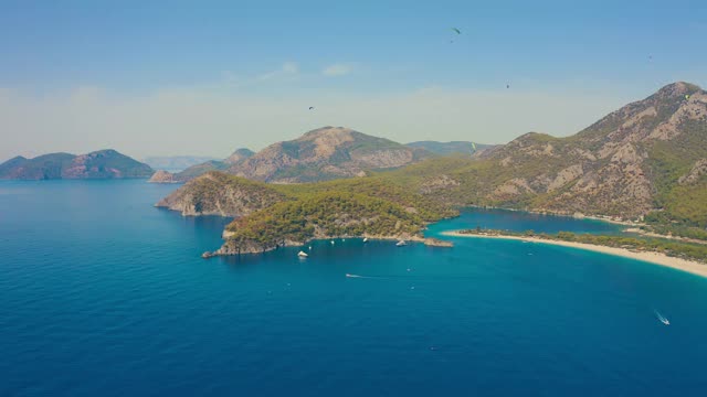 鸟瞰图Oludeniz泻湖和海滩海景，土耳其。鸟瞰图4 k。视频素材