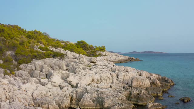 位于土耳其卡斯凯科娃的地中海碧绿的洛基海岸。无人机视图4K。视频素材