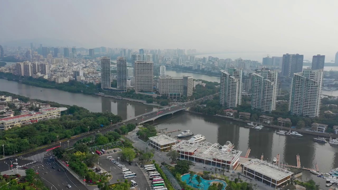 日落时间海南岛三亚交通街道滨江航拍全景4k中国视频素材