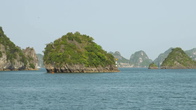 越南下龙湾热带岛屿视频素材