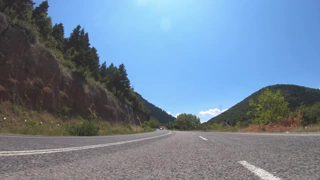 摄像车前pov驾驶在乡村道路上向德尔菲在希腊视频素材