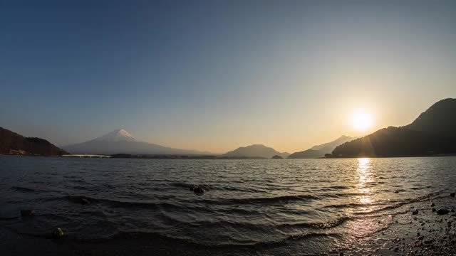 4K，时间流逝白川湖和富士山的日落背景。视频素材