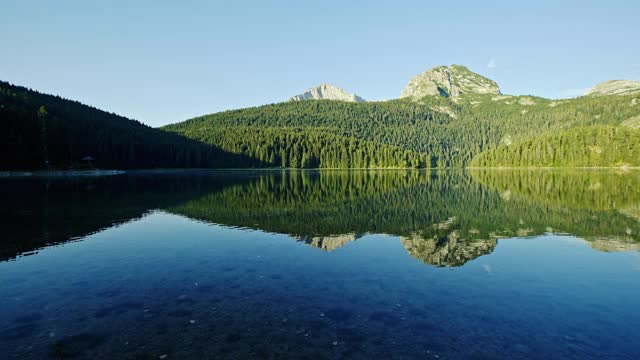 180度全景的山湖- Durmitor山，黑湖视频素材