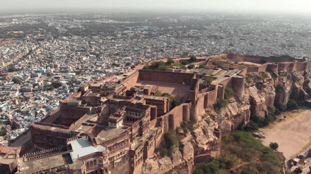 Mehrangarh堡外部的顶视图与焦特布尔城市景观，拉贾斯坦邦，印度视频素材