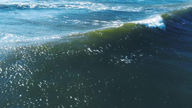 在大西洋海岸冲浪视频素材