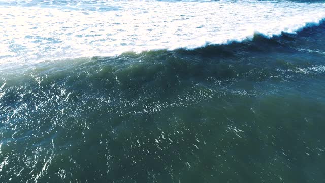 在大西洋海岸冲浪视频素材