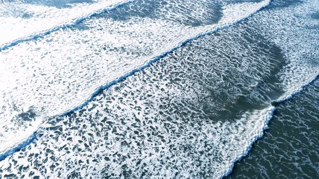 在大西洋海岸冲浪视频素材