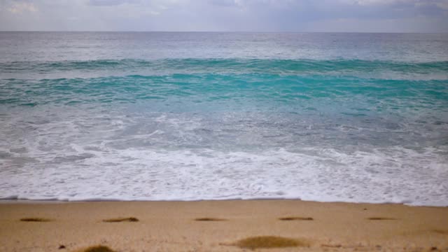 地中海，海浪和沙滩视频素材