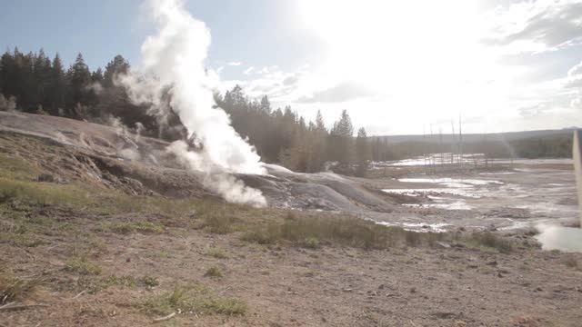 黄石国家公园的火山和地质景观是美国独有的世界奇观视频素材