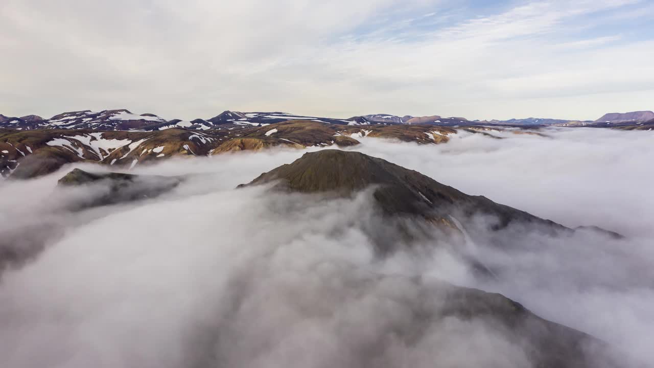 Landmannalaugar火山周围云的超陷视频下载