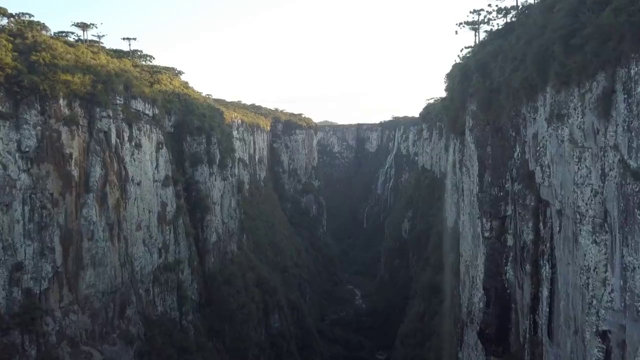 巴西南部Itaimbezinho Aparados Da Serra丛林峡谷鸟瞰图(无人机- 4K)视频下载