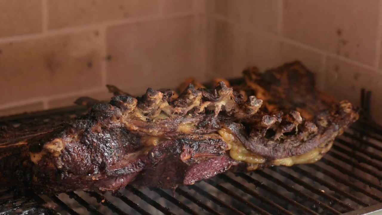 典型的阿根廷烤肉视频素材