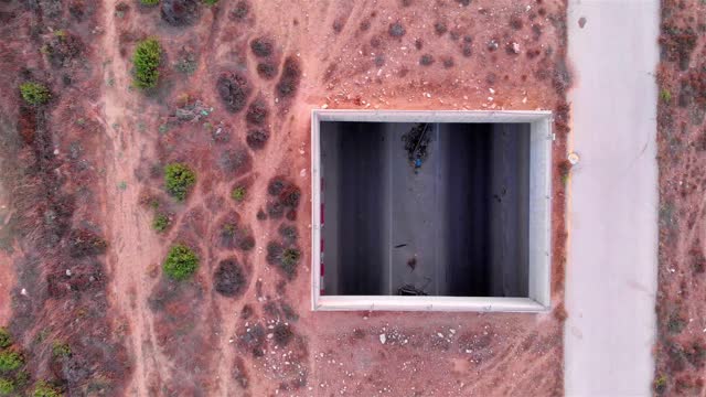 地下掩体道路交通俯视图鸟瞰图视频素材