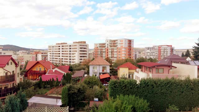 Cluj Napoca建筑和自然鸟瞰图，罗马尼亚视频素材