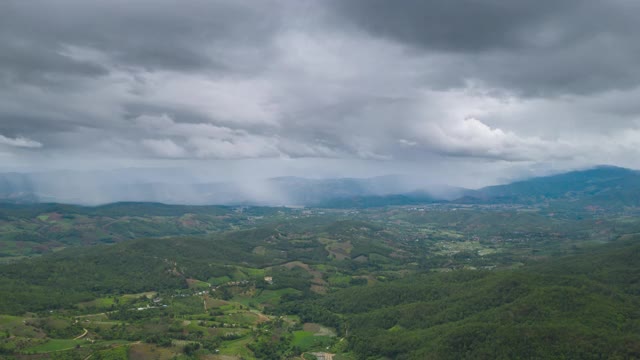 4K超延时，暴雨和乌云在泰国北部的湄慕地区，南邦视频素材