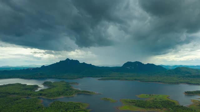 4K超延时，暴雨和乌云在泰国北部的湄慕地区，南邦视频素材