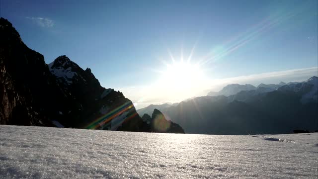 雪山中的黎明时光视频素材