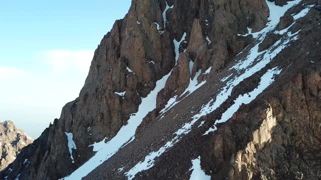 巨大的雪山。无人机的视角视频素材