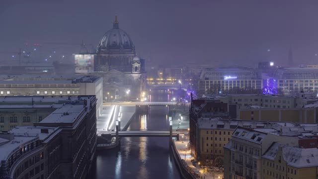 阴天雪夜到白天柏林与柏林大教堂柏林，德国视频素材