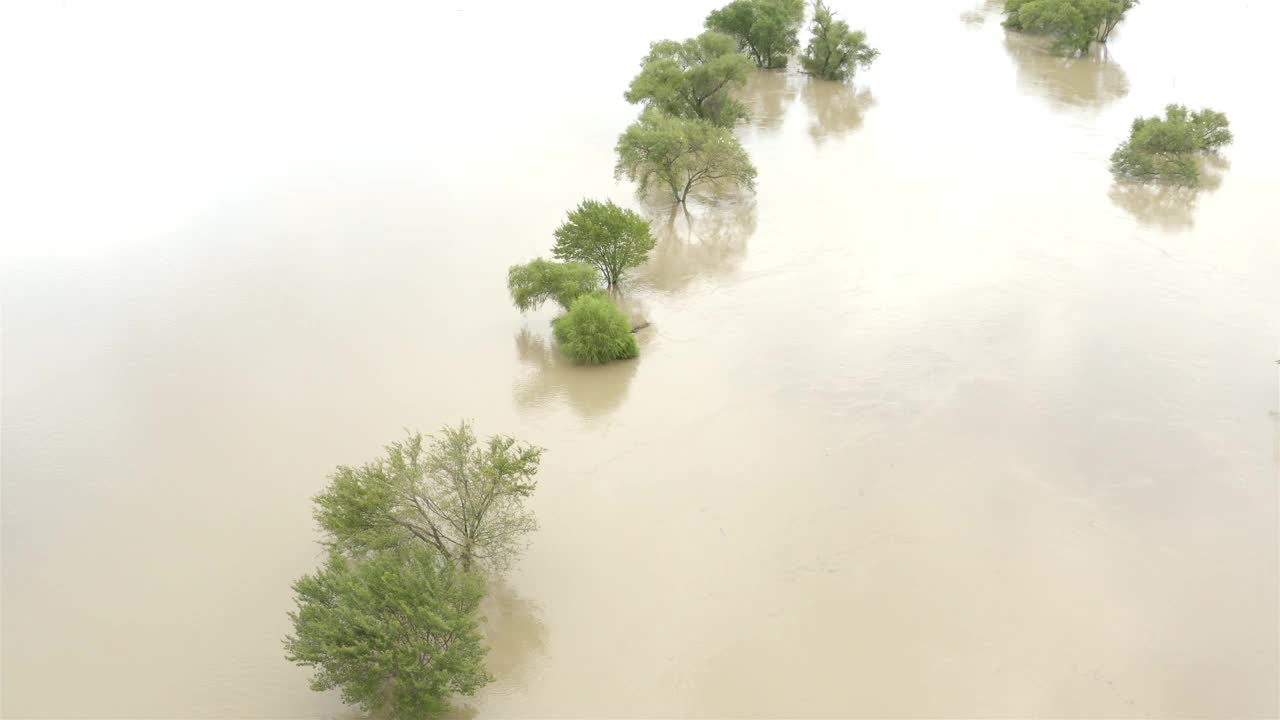 洪水淹没了德克萨斯州的达拉斯郊区视频素材