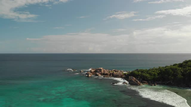 鸟瞰图天堂海滩拉迪格岛，塞舌尔视频素材