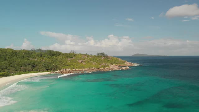 鸟瞰图天堂海滩拉迪格岛，塞舌尔视频素材